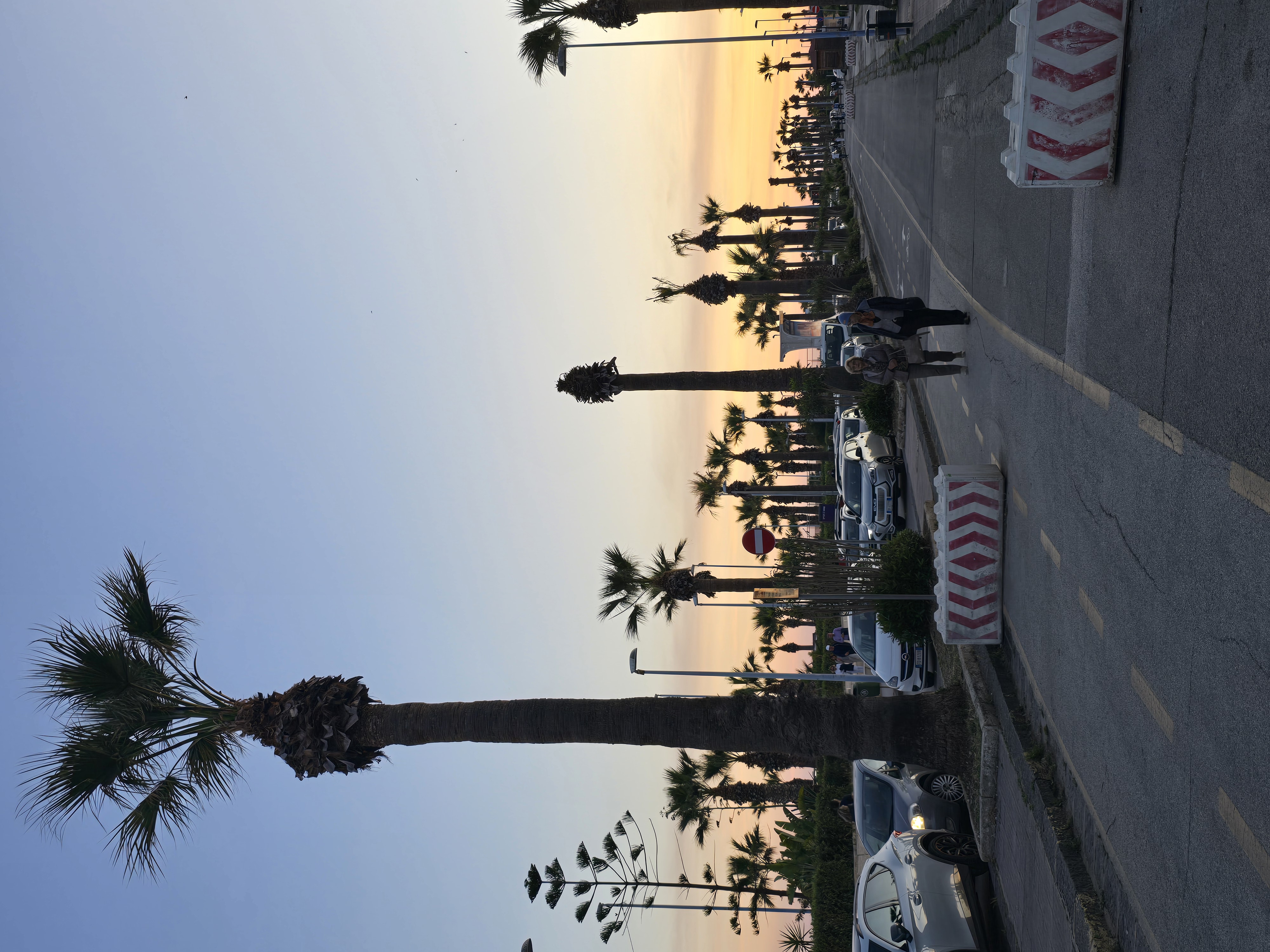 Lungomare al tramonto